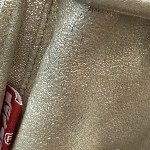 Levi's‎ Vegan Shine Brilliant Skade Gold Backpack - Picture 6 of 12